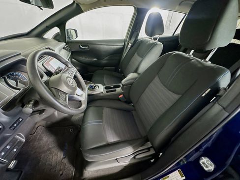 Used 2025 Nissan Leaf S image 12