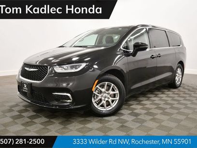 Used 2024 Chrysler Pacifica Touring-L