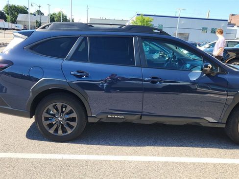 Used 2025 Subaru Outback Onyx Edition w/ Tech Package 3 AWD/4WD image 3