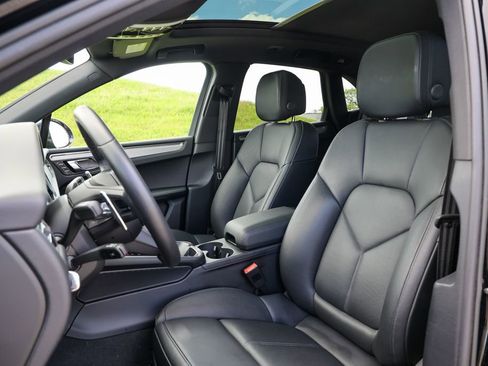 Certified 2026 Porsche Macan AWD/4WD image 5