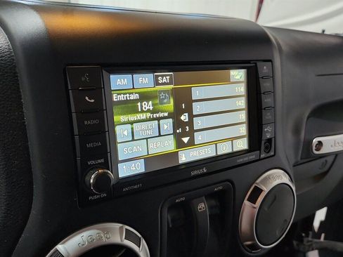 Used 2015 Jeep Wrangler Sahara w/ Connectivity Group AWD/4WD image 28