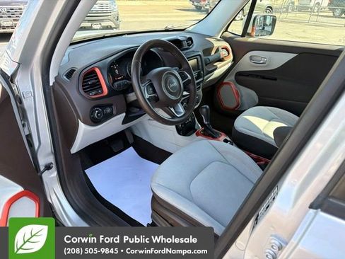 Used 2015 Jeep Renegade Latitude AWD/4WD image 12