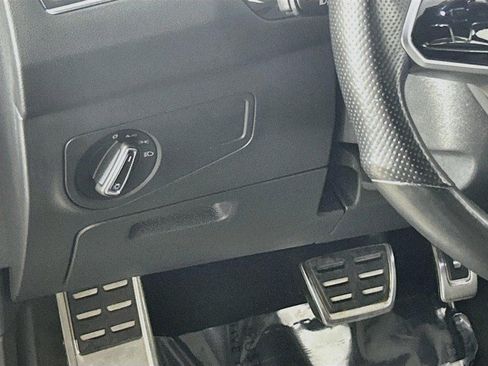 Certified 2022 Volkswagen Tiguan SE R-Line AWD/4WD image 10