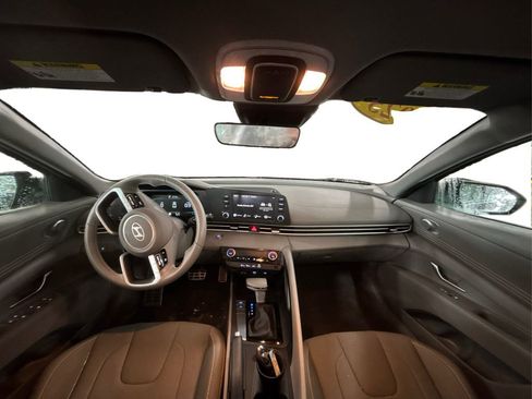 Certified 2025 Hyundai Elantra Sport image 16