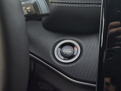 New 2025 Jeep Grand Cherokee Altitude image 19