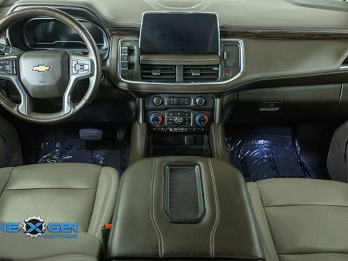 Used 2023 Chevrolet Suburban LT w/ Luxury Package AWD/4WD image 31