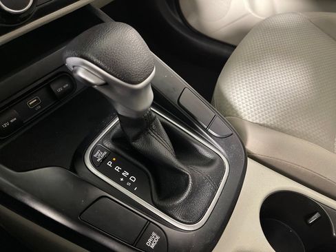 Used 2023 Kia Soul LX w/ LX Technology Package FWD image 25