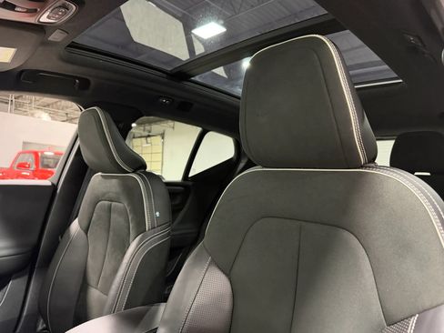 Used 2019 Volvo XC40 T5 R-Design AWD/4WD image 16