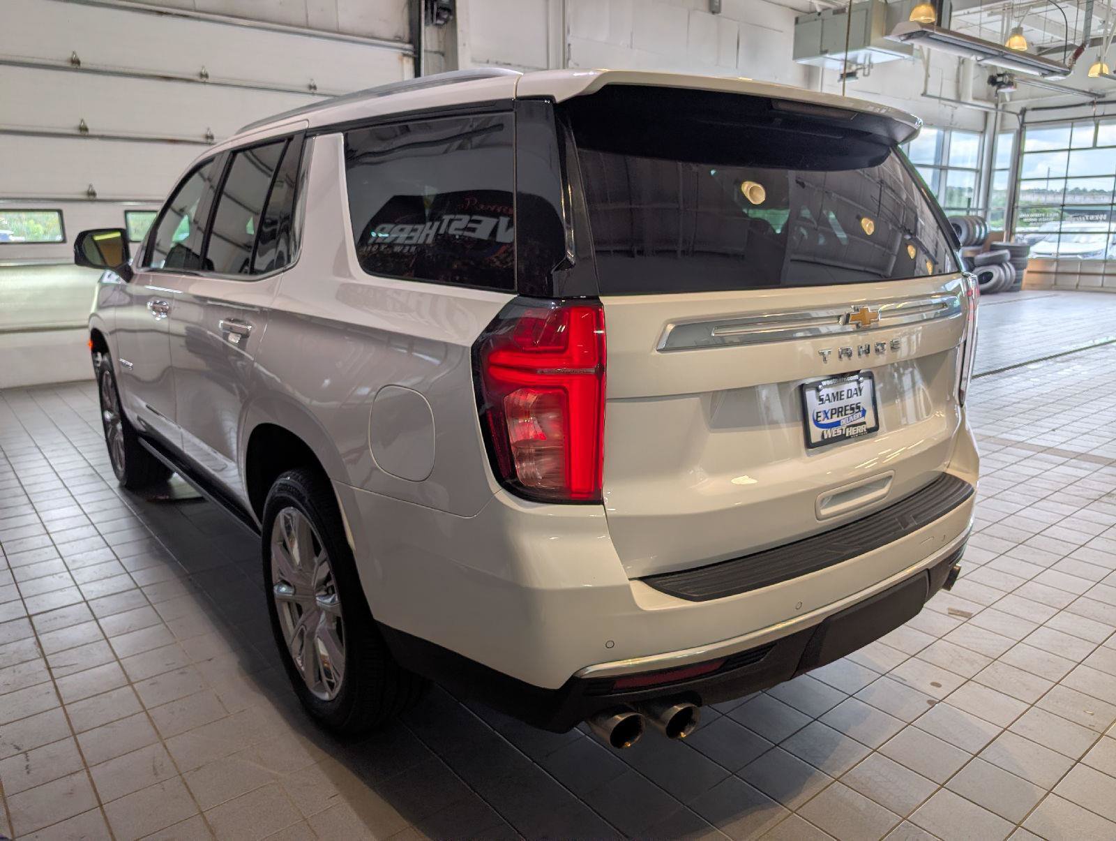 Used 2022 Chevrolet Tahoe High Country AWD/4WD image 6