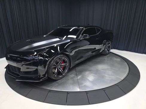 Used 2022 Chevrolet Camaro SS RWD image 9