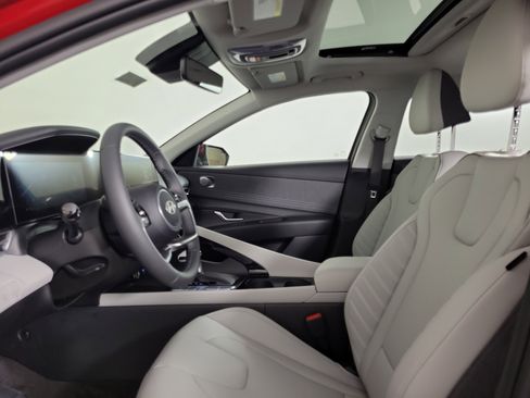 New 2025 Hyundai Elantra Limited image 24