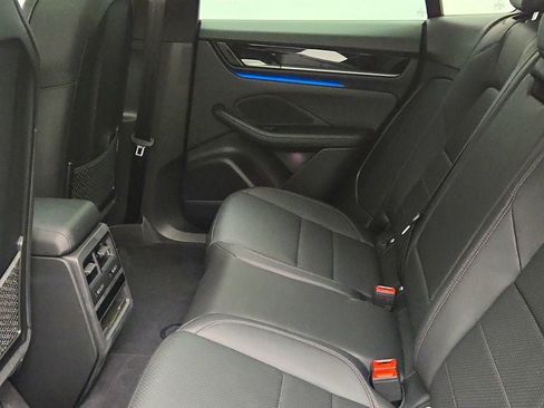 Used 2025 Porsche Macan 4 Electric AWD/4WD image 18