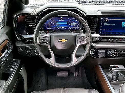 Used 2024 Chevrolet Silverado 1500 High Country w/ High Country Premium Package AWD/4WD image 5