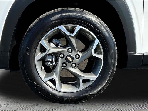 Used 2025 Chevrolet Trax LT w/ Driver Confidence Package FWD image 34