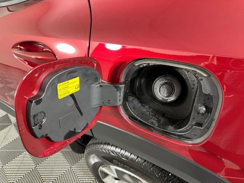 Used 2025 Chevrolet Trax LT w/ LT Convenience Package image 5