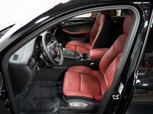 Used 2024 Porsche Macan image 22