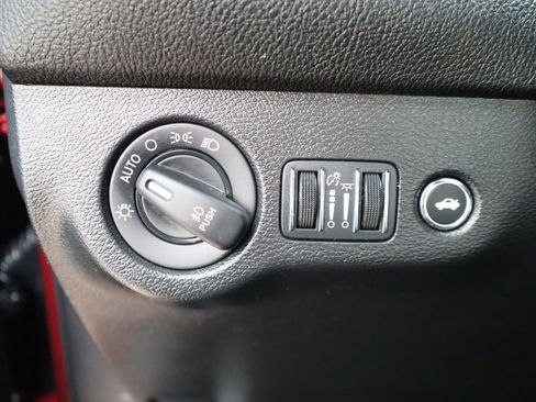 Used 2022 Dodge Challenger GT image 39