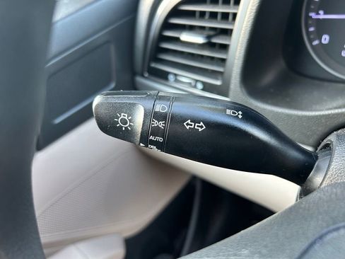 Used 2017 Hyundai Elantra SE FWD image 19