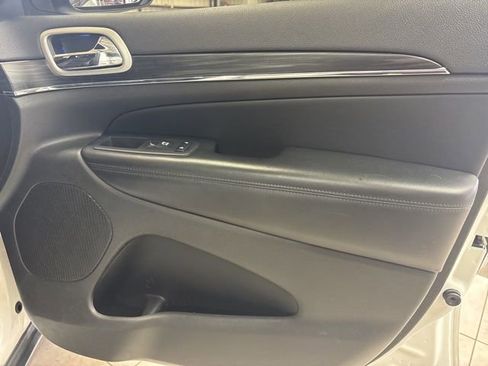 Used 2019 Jeep Grand Cherokee Limited AWD/4WD image 7