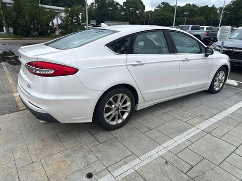 Used 2019 Ford Fusion SE FWD image 5
