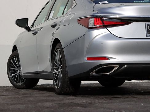 New 2025 Lexus ES 350 w/ Premium Package image 8