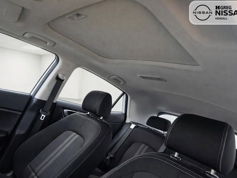 Used 2025 Hyundai Venue SEL FWD image 11