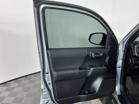 Used 2021 Toyota Tacoma TRD Sport w/ Technology Package AWD/4WD image 11