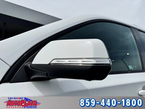 Used 2023 Chevrolet Traverse RS AWD/4WD image 17