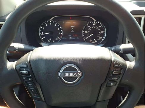 Used 2025 Nissan Frontier SV RWD image 14