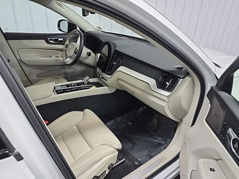 Used 2026 Volvo XC60 B5 Ultra AWD/4WD image 16