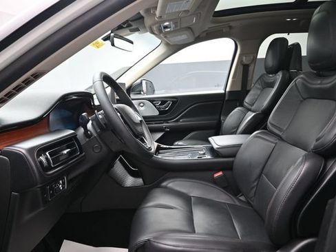 Used 2021 Lincoln Aviator Reserve w/ Equipment Group 202A AWD/4WD image 9