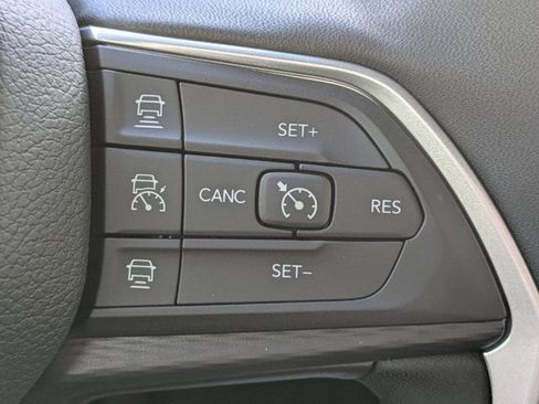 New 2025 Jeep Grand Cherokee Altitude AWD/4WD image 23