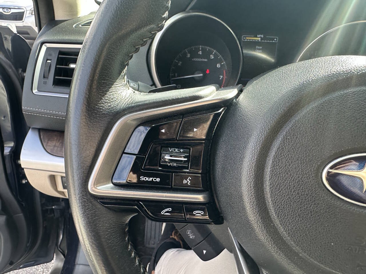 Used 2018 Subaru Outback 3.6R Limited AWD/4WD image 16