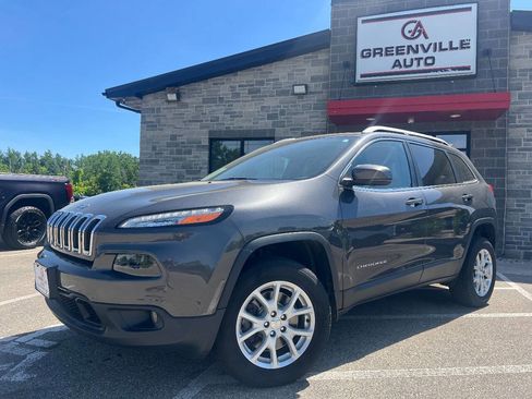 Used 2017 Jeep Cherokee Latitude w/ Comfort/Convenience Group AWD/4WD image 1