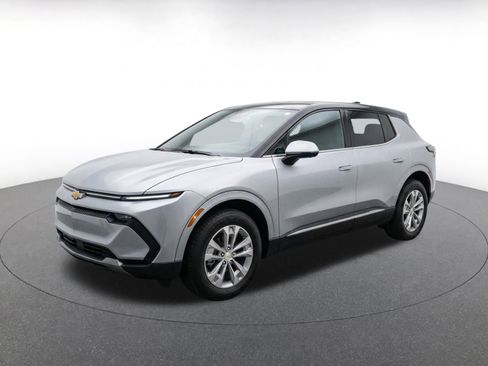 Used 2025 Chevrolet Equinox LT FWD image 3