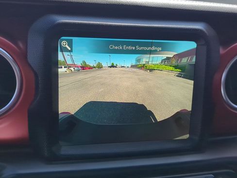 Used 2021 Jeep Gladiator Rubicon AWD/4WD image 18