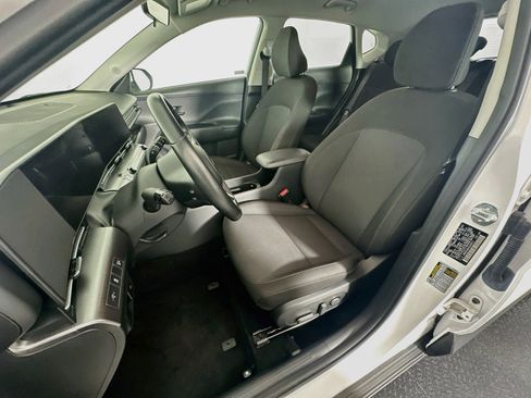 Used 2025 Hyundai Kona SEL FWD image 13