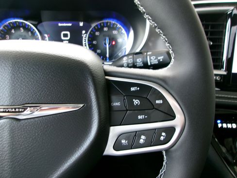 New 2026 Chrysler Pacifica Select image 11