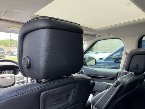 Used 2024 Land Rover Discovery S AWD/4WD image 36