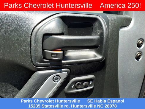 Used 2017 Jeep Wrangler Unlimited Sahara w/ Connectivity Group AWD/4WD image 20