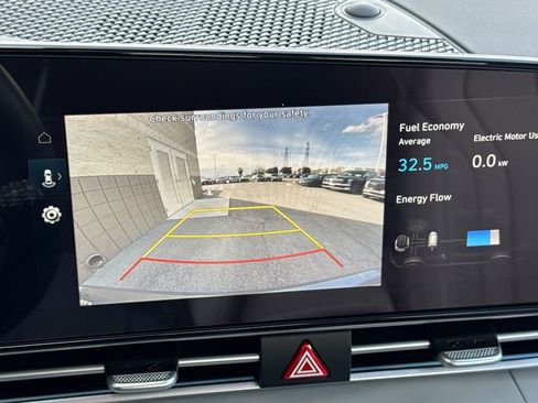 Used 2025 Hyundai Elantra Limited image 15