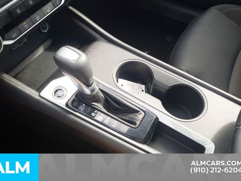 Used 2025 Nissan Altima 2.5 SV FWD image 10