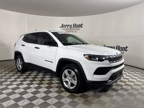 Used 2023 Jeep Compass Sport AWD/4WD image 4