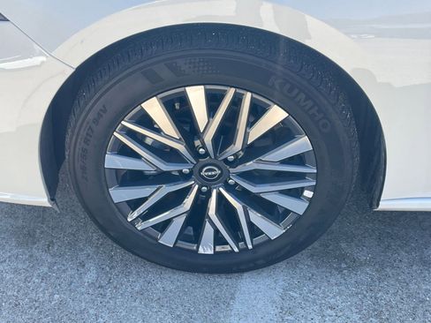 Used 2025 Nissan Altima 2.5 SV FWD image 31