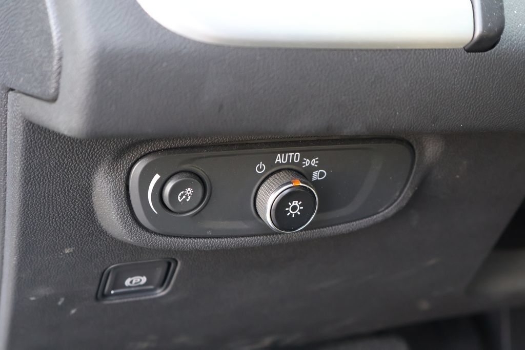 Used 2023 GMC Terrain SLE w/ Driver Convenience Package FWD image 17