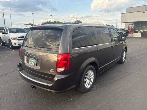 Used 2019 Dodge Grand Caravan SXT FWD image 9