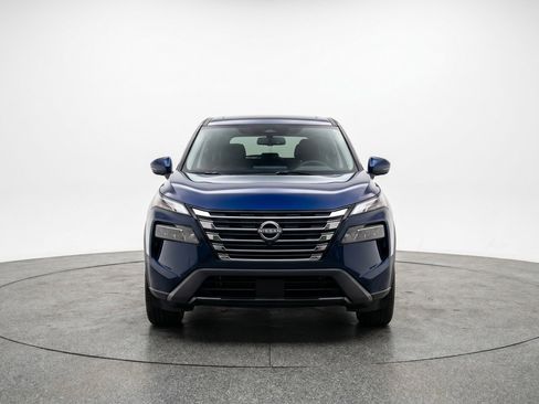 Used 2025 Nissan Rogue SV FWD image 2