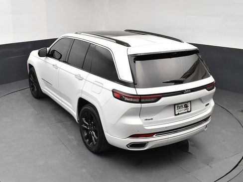 Used 2023 Jeep Grand Cherokee Overland w/ Adv Protech Group III AWD/4WD image 16