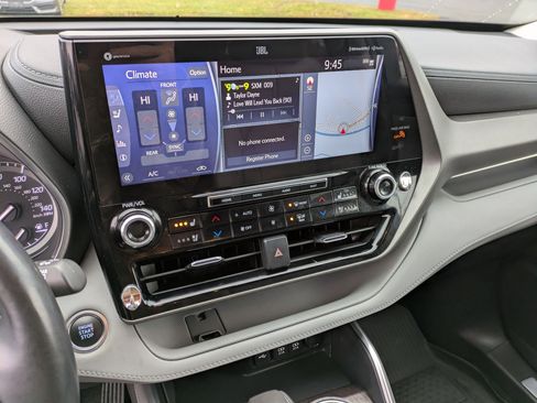 Used 2021 Toyota Highlander Limited image 11