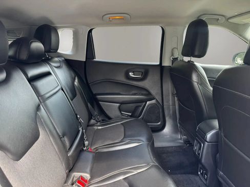 Used 2018 Jeep Compass Latitude w/ Popular Equipment Group FWD image 18